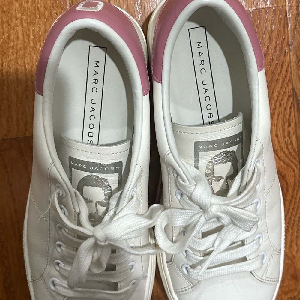 Marc Jacobs White and Pink Platform Sneakers with Classic Design - Picture 4 of 7